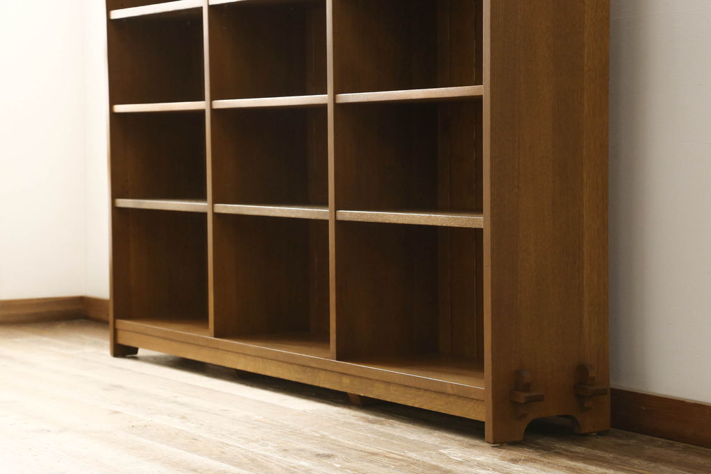 中古　美品　横浜ダニエル取り扱い　Stickley(スティックレー、スティックレイ)　オーク材　店舗什器としてもおすすめ!大型サイズのブックシェルフ(本棚、書棚、サイドボード、オープンラック、飾り棚)(R-055024)