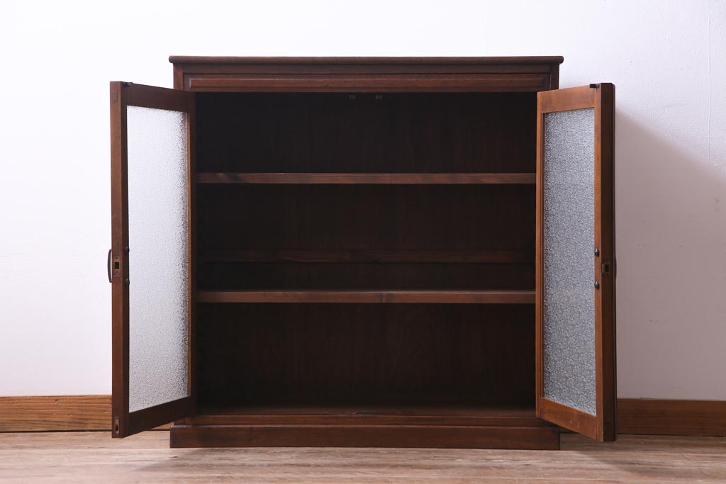 アンティーク家具　昭和中期　ダイヤガラス入り　味わい深い佇まいが魅力の戸棚(収納棚、キャビネット)