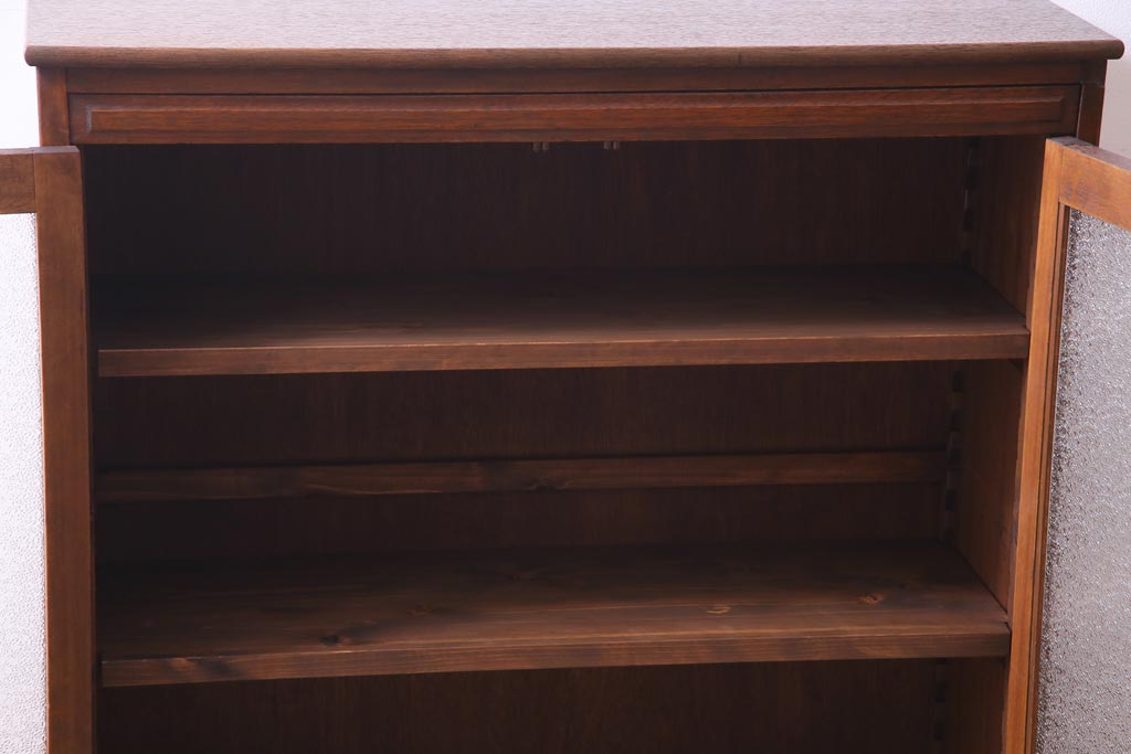 アンティーク家具　昭和中期　ダイヤガラス入り　味わい深い佇まいが魅力の戸棚(収納棚、キャビネット)