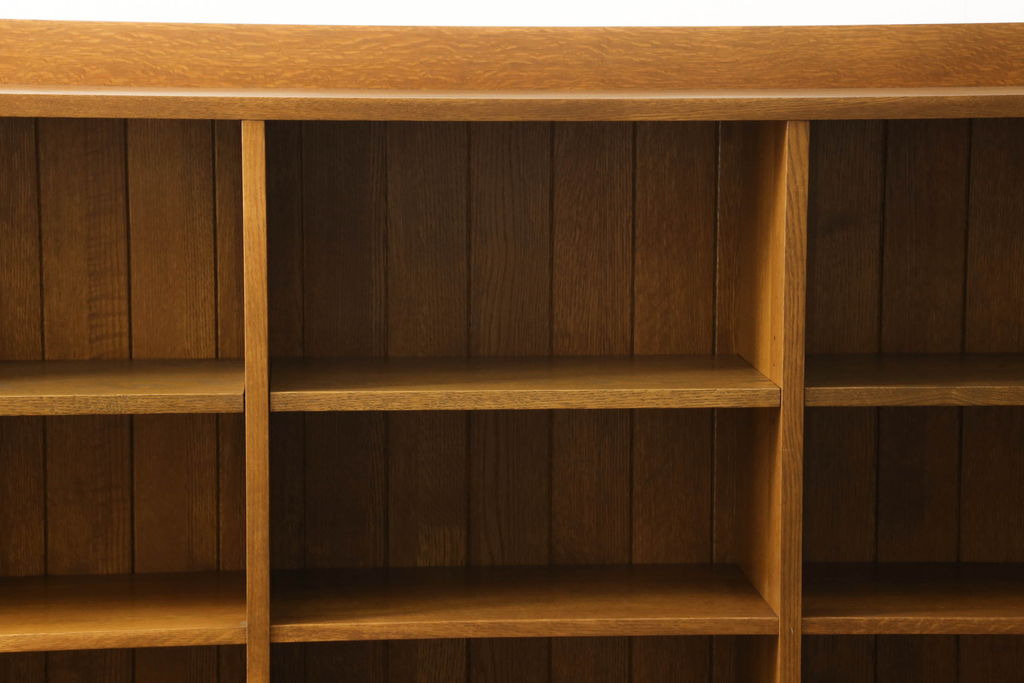 中古　美品　横浜ダニエル取り扱い　Stickley(スティックレー、スティックレイ)　オーク材　店舗什器としてもおすすめ!大型サイズのブックシェルフ(本棚、書棚、サイドボード、オープンラック、飾り棚)(R-055024)
