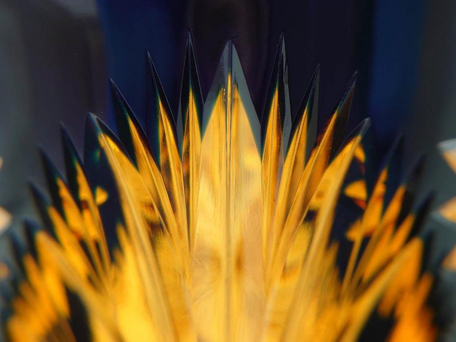黒木国昭　綾切子　繊細なカットが美しく華やかな色彩が存在感を放つ花器(花瓶、花入、フラワーベース、ガラス、硝子)(R-073813)