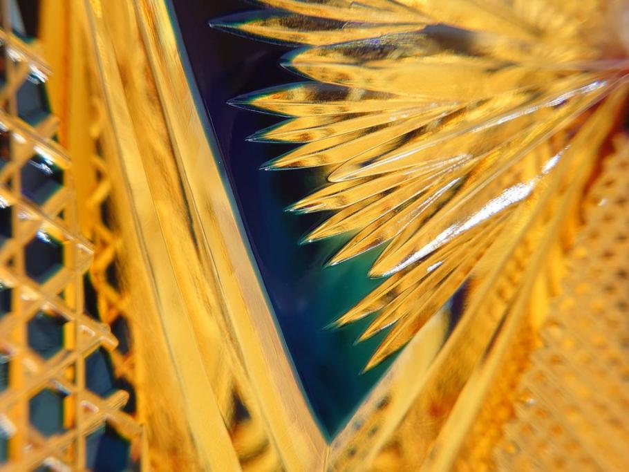 黒木国昭　綾切子　繊細なカットが美しく華やかな色彩が存在感を放つ花器(花瓶、花入、フラワーベース、ガラス、硝子)(R-073813)