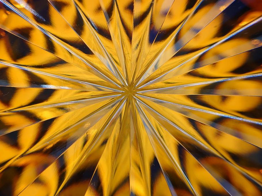 黒木国昭　綾切子　繊細なカットが美しく華やかな色彩が存在感を放つ花器(花瓶、花入、フラワーベース、ガラス、硝子)(R-073813)