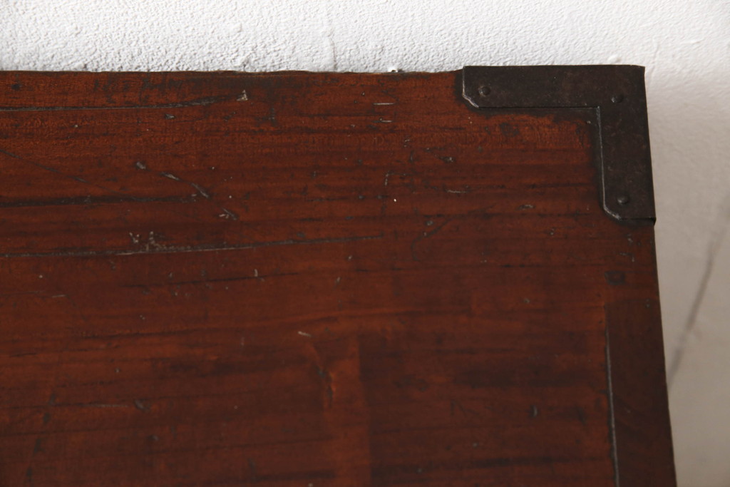 和製アンティーク　前面欅(ケヤキ)材　縁起物の金具が魅力の二本松箪笥ローボード(引き出し、時代箪笥、収納タンス、テレビ台、ローチェスト)(R-065714)