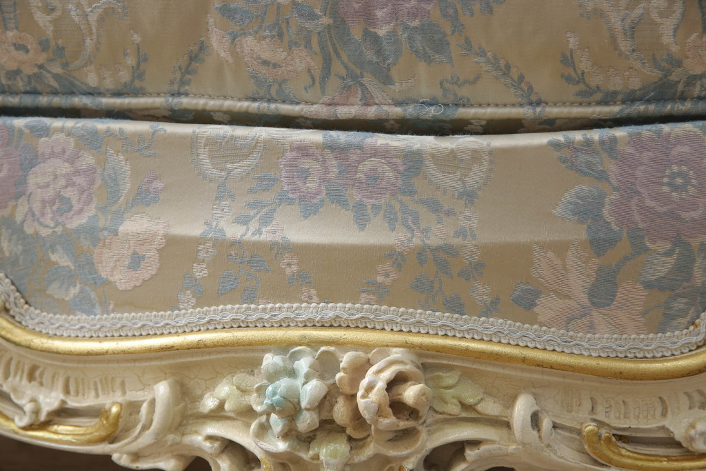 中古　美品　イタリア高級家具　SILIK(シリック)　ロココ調　優雅で上品な空間づくりにぴったりな3人掛けソファ(定価約90万円)(三人掛けソファ、3P、アームソファ)(R-052521)