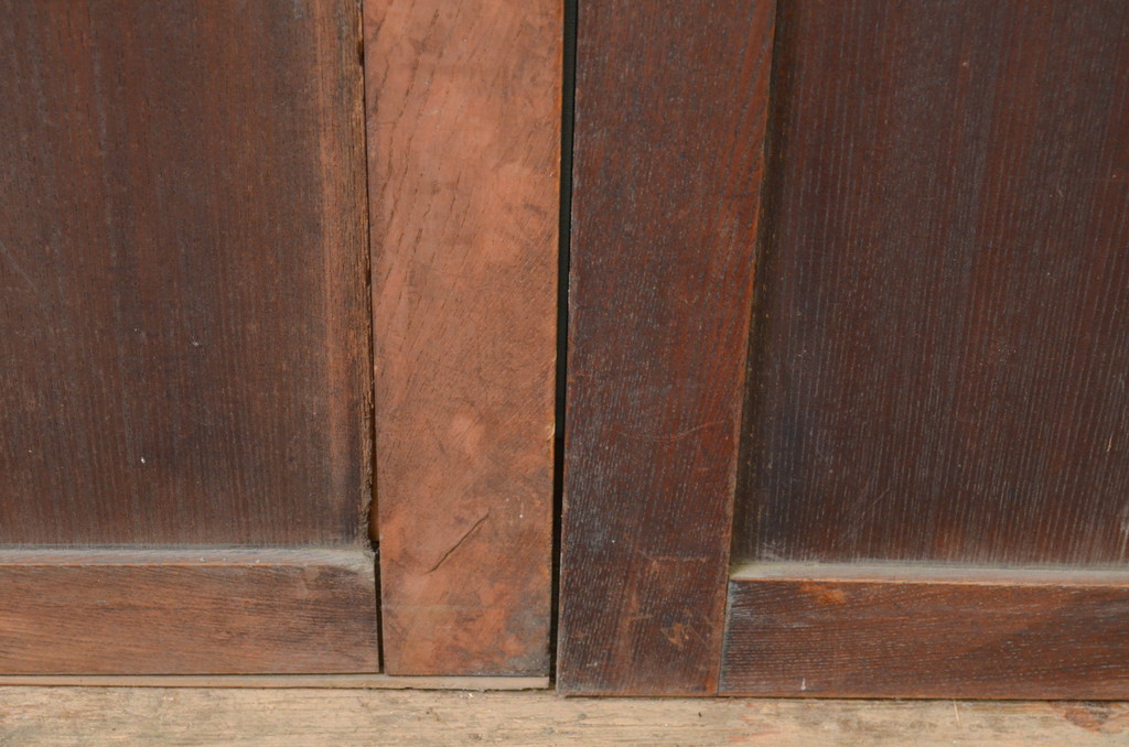 アンティーク建具　総欅(ケヤキ)材　経年を感じさせる木味が魅力の板戸窓2枚セット(引き戸)(R-071254)