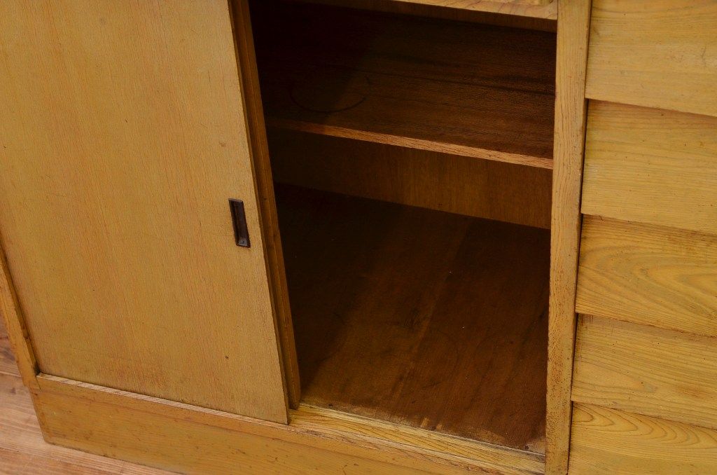 レトロ家具　☆昭和レトロ モダンな食器棚テーブル付き(収納棚)