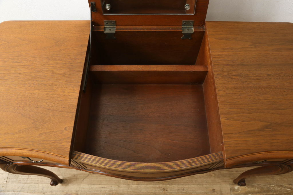 中古　DREXEL HERITAGE(ドレクセルヘリテイジ)　Touraine(ツーレイン)シリーズ　クラシックなデザインがステキなドレッサー(デスク、テーブル、机)(R-056902)