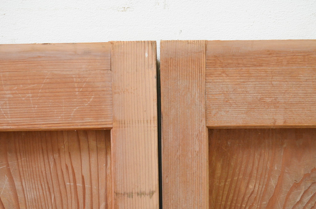 アンティーク建具　数寄屋で使われていた古い木味の竹飾り付き板戸2枚セット(引き戸、窓)(R-071258)