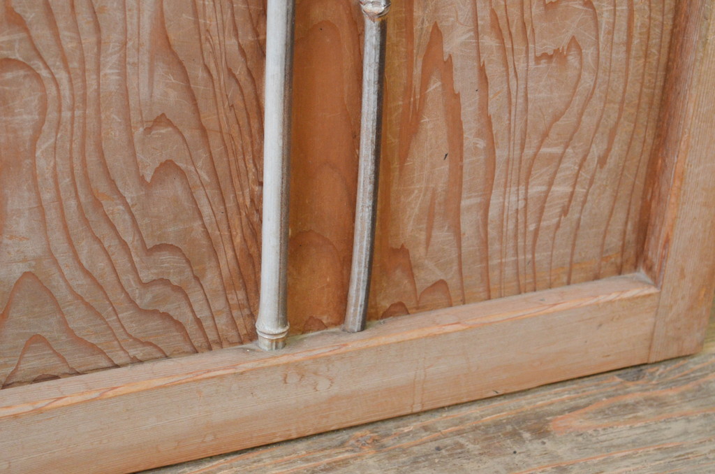 アンティーク建具　数寄屋で使われていた古い木味の竹飾り付き板戸2枚セット(引き戸、窓)(R-071258)