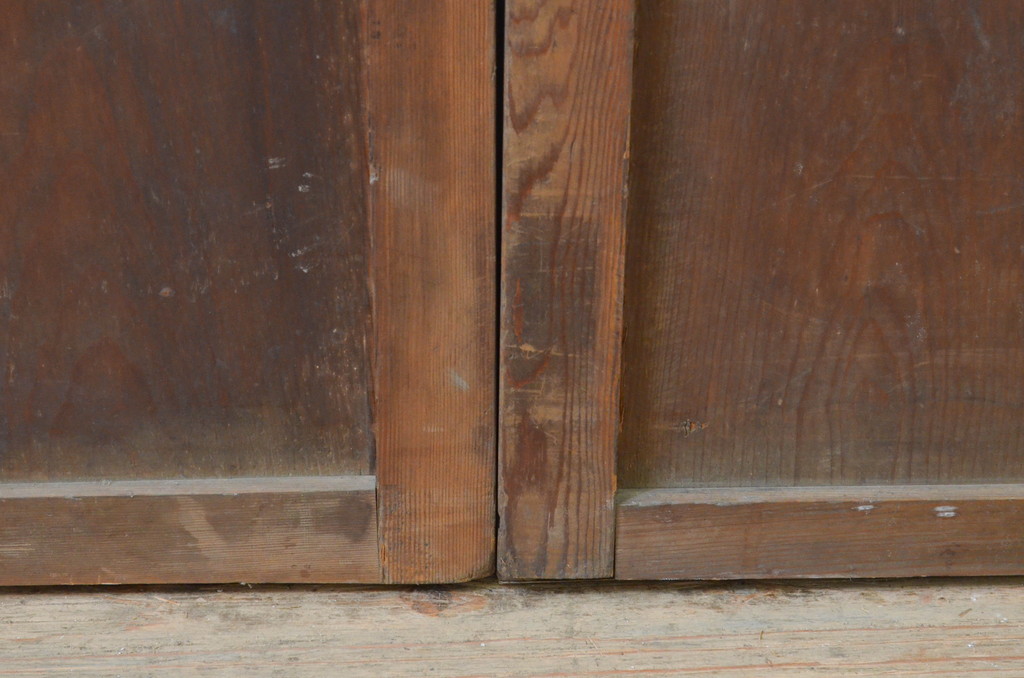 アンティーク建具　杉(スギ)材　どこか懐かしい雰囲気漂う板戸窓2枚セット(引き戸)(R-071261)