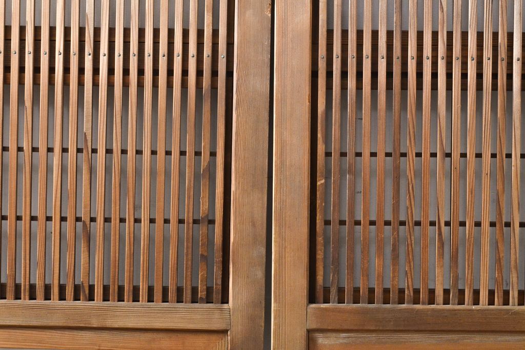 和製アンティーク　整然と並ぶ縦格子が風情溢れる裏障子付き格子戸4枚セット(引き戸、建具)(R-055080)