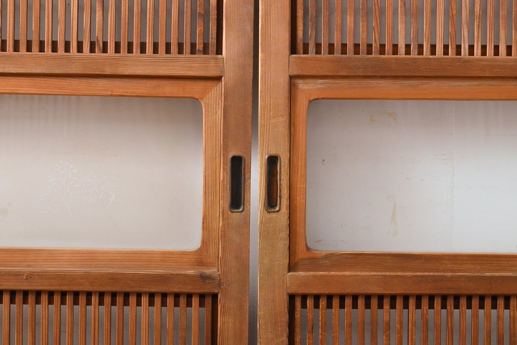 和製アンティーク　整然と並ぶ縦格子が風情溢れる裏障子付き格子戸4枚セット(引き戸、建具)(R-055080)