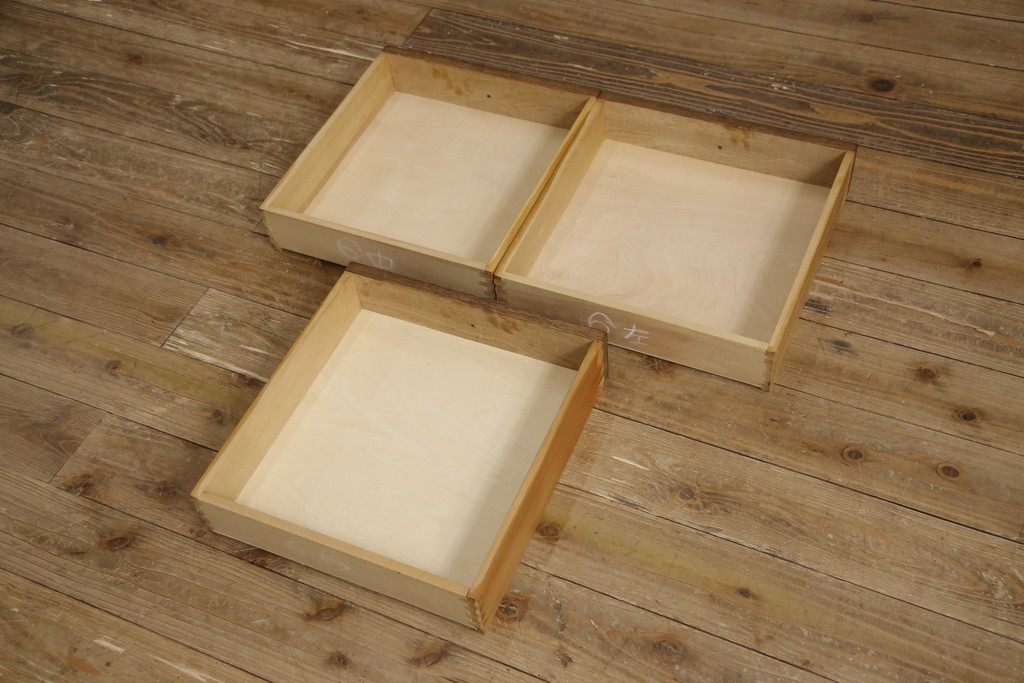 中古　美品　三越家具(現カントリーハウス)　Brugge(ブルージュ)　クラシカルな空間づくりにぴったりな食器棚(キャビネット、戸棚、収納棚、引き出し)(定価約50万円)(R-055495)