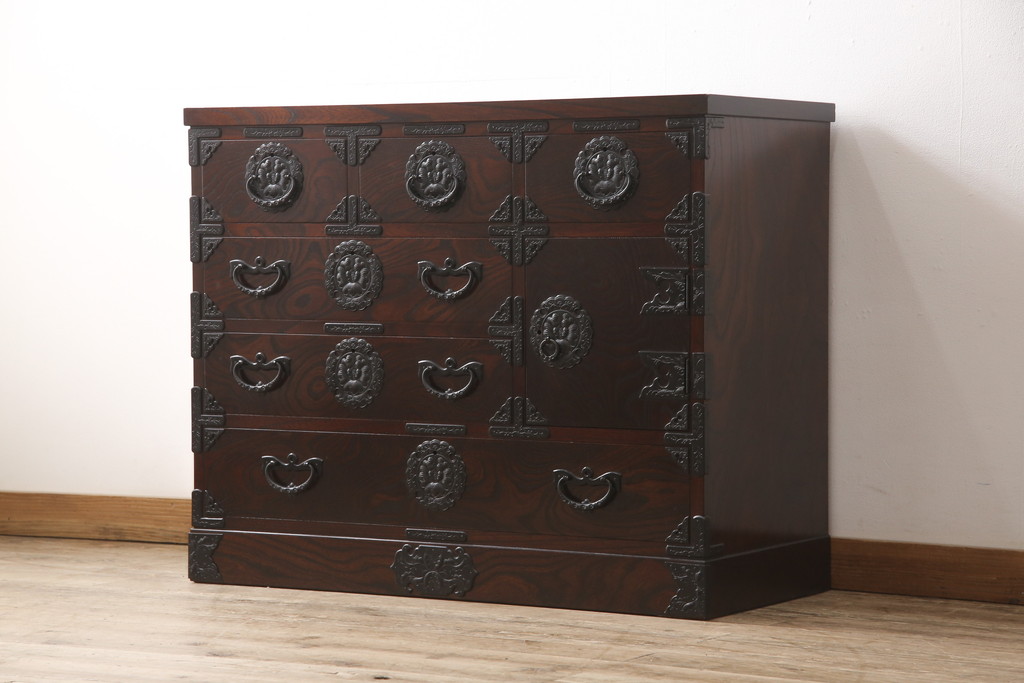 中古　超美品　岩谷堂箪笥　存在感のある金具と杢目が印象的な整理箪笥(チェスト、和タンス、引き出し)(R-052523)