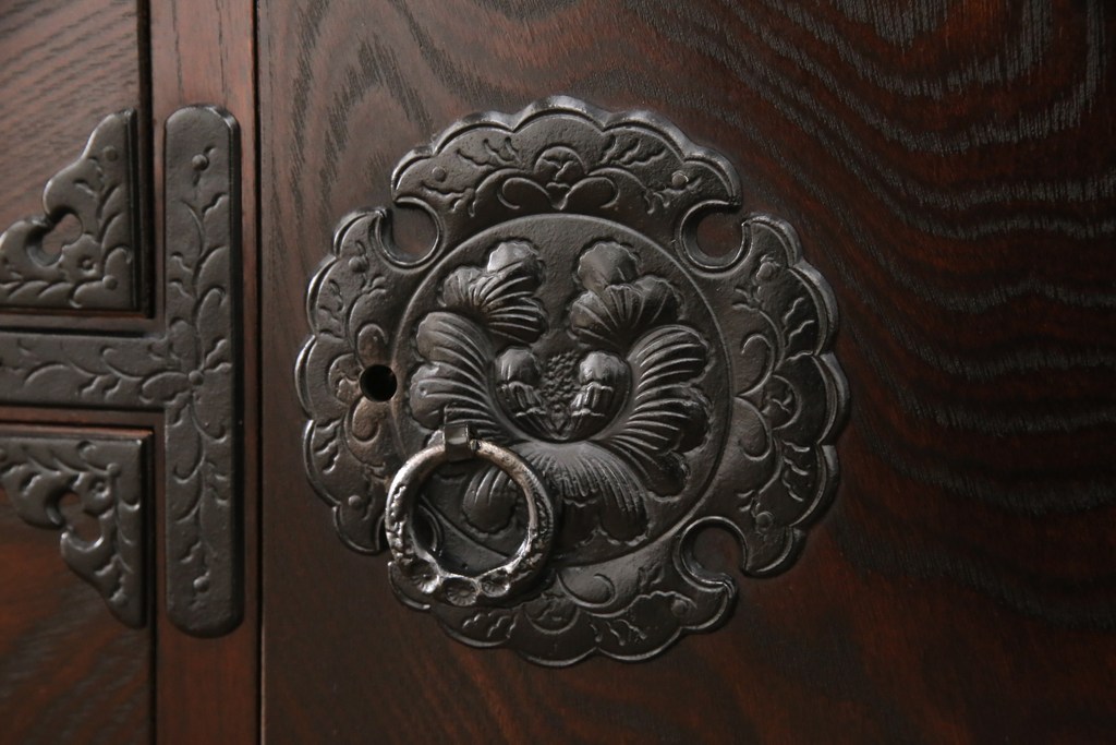 中古　超美品　岩谷堂箪笥　存在感のある金具と杢目が印象的な整理箪笥(チェスト、和タンス、引き出し)(R-052523)