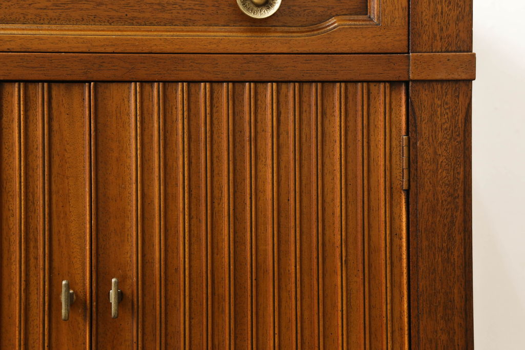 中古　美品　マホガニー材　DREXEL HERITAGE(ドレクセルヘリテイジ)　Triune(トライユン)　上品な佇まいが魅力のナイトテーブル(サイドテーブル、収納棚、キャビネット)(R-058544)