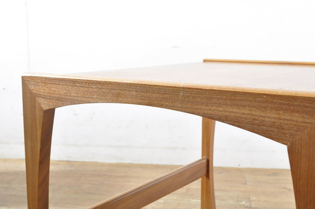 イギリスビンテージ　G-PLAN(ジープラン)　温かみのある木味が魅力のネストテーブル(サイドテーブル、カフェテーブル、英国、北欧、ヴィンテージ)(R-065656)