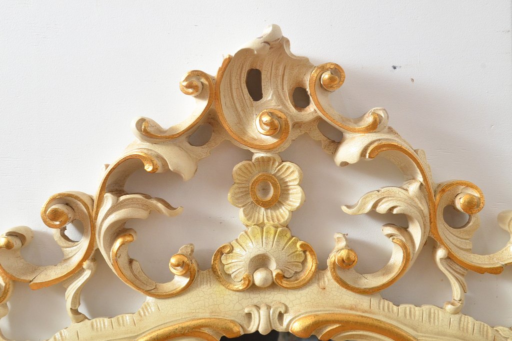 中古　美品　イタリア高級家具　ノバパルク(NOVAPLAK)　ロココ調のエレガントな彫刻が美しい壁掛けミラー(ウォールミラー、鏡)(R-055395)