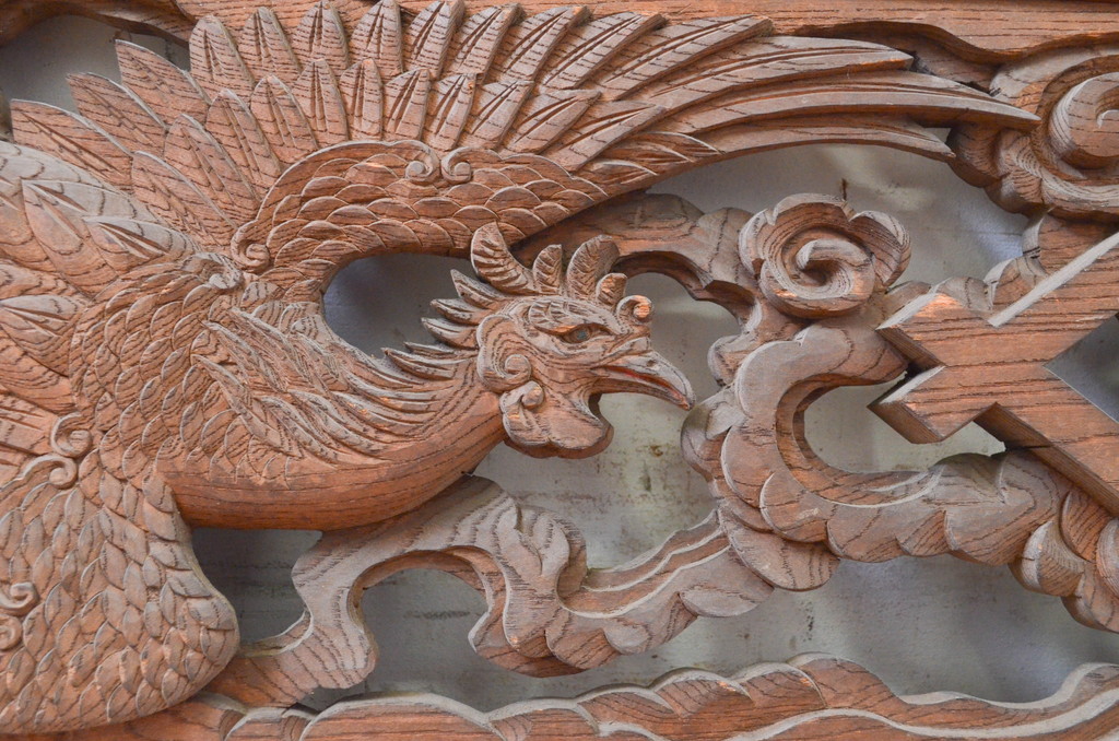 アンティーク建具　欅(ケヤキ)材　躍動感ある鳳凰が魅力的な彫刻欄間1枚(明り取り、明かり取り)(R-071531)