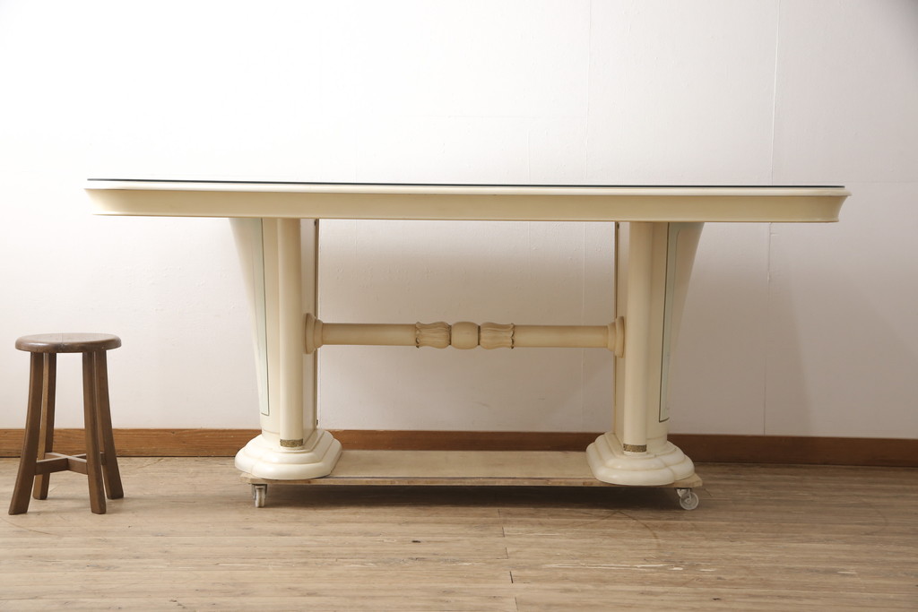 中古　イタリア輸入家具　　ロココ調　エレガントな佇まいが魅力的なダイニングテーブル(食卓、4人掛け、四人掛け)(R-055324)