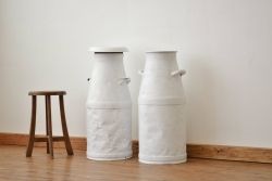 アンティーク 白いペイントのミルク缶・牛乳缶2個セット?昭和レトロ　シャビー