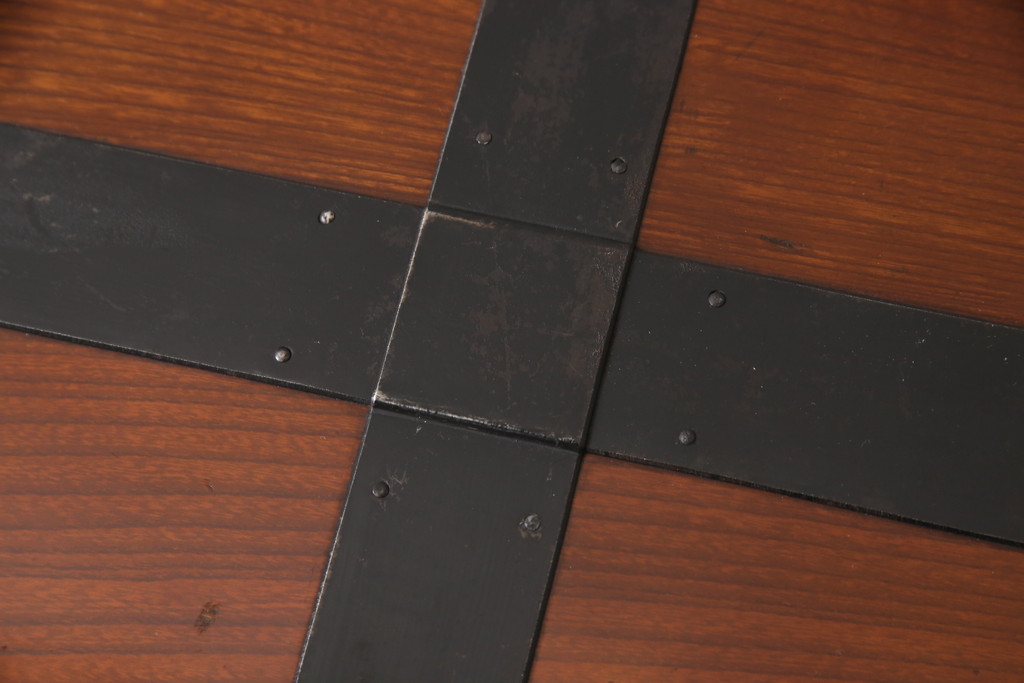 中古　美品　三方ケヤキ材　一際手の込んだ手打ち金具が目を引く佐渡帳場箪笥(定価約110万円)(帳箱、船箪笥、小箪笥、引き出し、小物収納)(R-052861)
