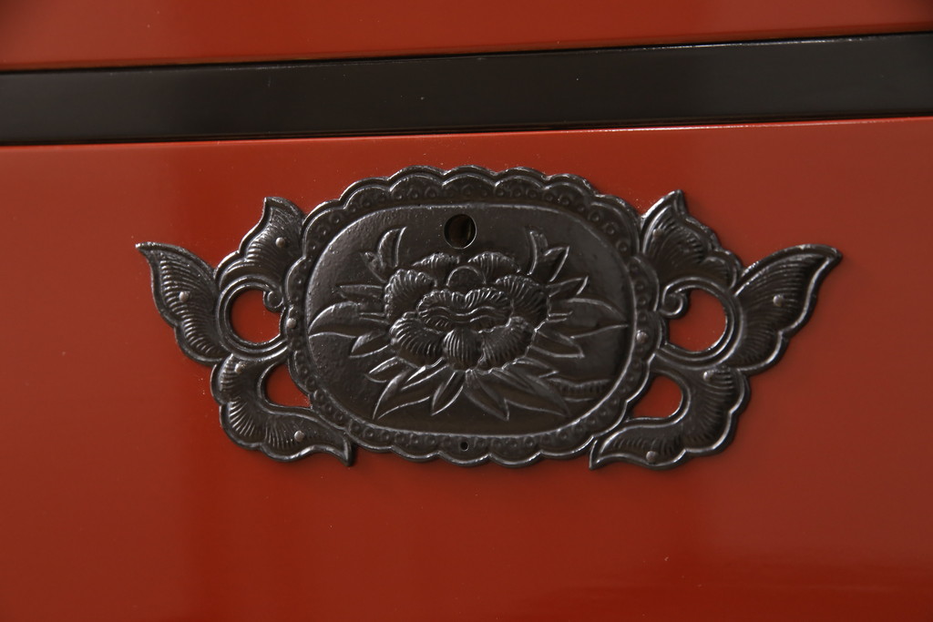 中古　美品　国産手造り　前面漆塗り　ツートーンカラーがお洒落なアクセントになる総桐箪笥(和タンス、桐たんす、収納箪笥、整理箪笥、総桐たんす)(R-054181)