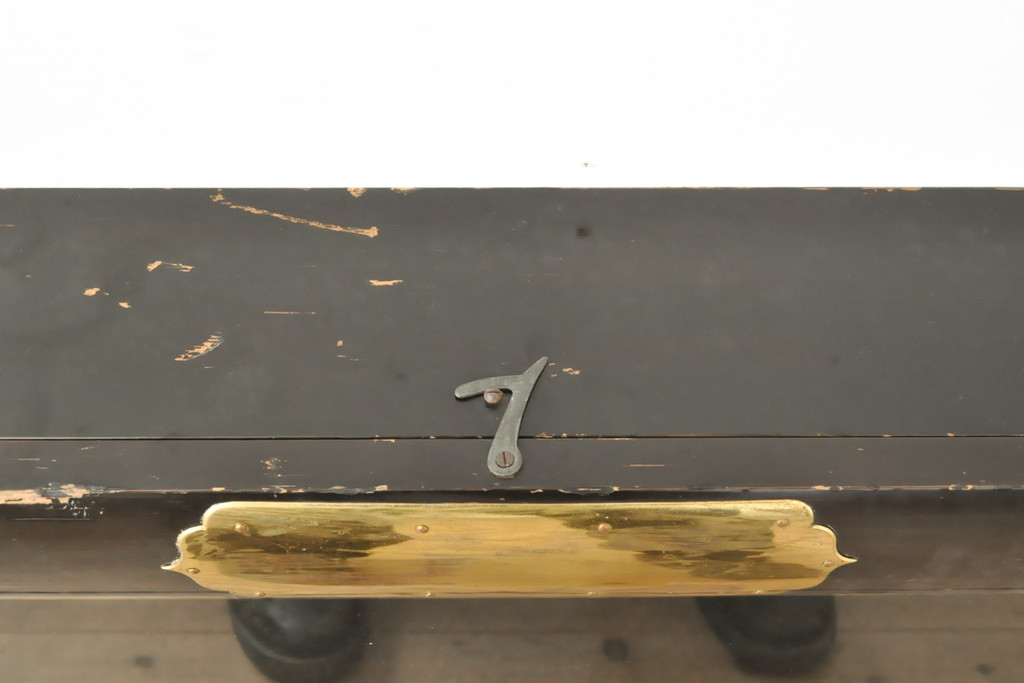 和製アンティーク　コレクションのディスプレイにおすすめ!ゴールドの装飾がアクセントになる壁掛けガラスケース(ショーケース、陳列ケース)(R-055159)