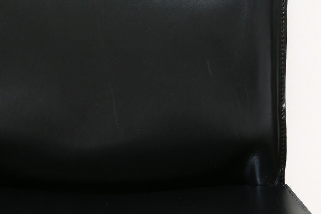 中古　Cassina(カッシーナ)　412　CAB(キャブ)　MARIO BELLINI(マリオベリーニ)　ブラック(黒)　シンプルモダンな空間づくりに活躍するアームレスチェア(ダイニングチェア、椅子、イス)(定価約24万円)(R-077577)