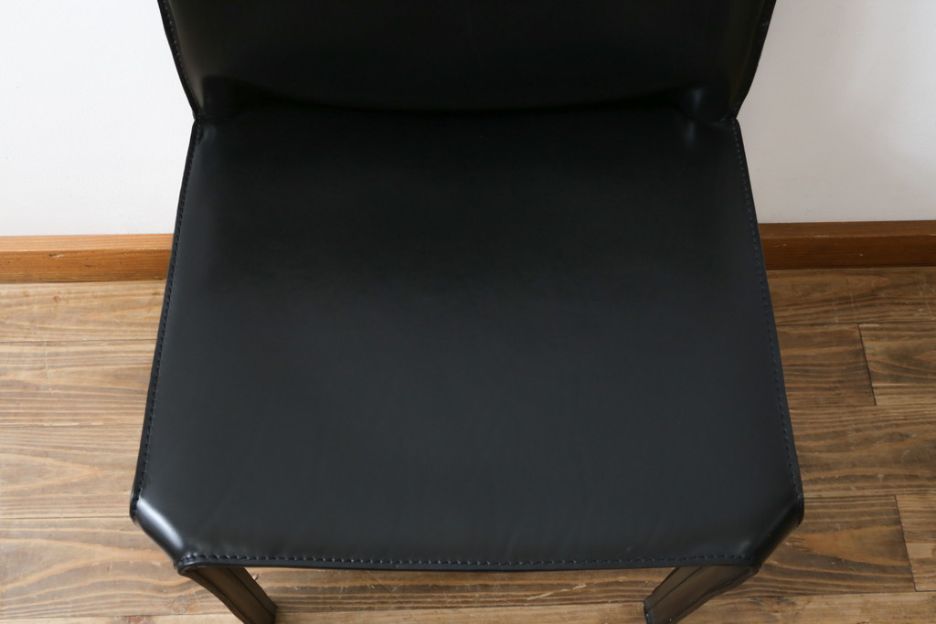 中古　Cassina(カッシーナ)　412　CAB(キャブ)　MARIO BELLINI(マリオベリーニ)　ブラック(黒)　シンプルモダンな空間づくりに活躍するアームレスチェア(ダイニングチェア、椅子、イス)(定価約24万円)(R-077577)