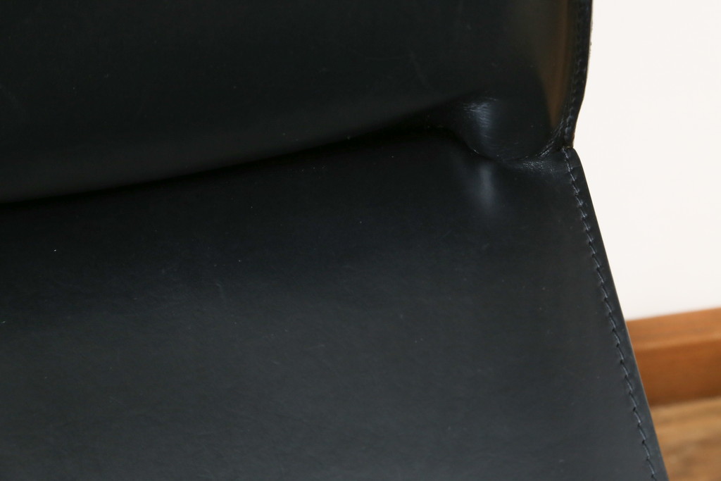 中古　Cassina(カッシーナ)　412　CAB(キャブ)　MARIO BELLINI(マリオベリーニ)　ブラック(黒)　シンプルモダンな空間づくりに活躍するアームレスチェア(ダイニングチェア、椅子、イス)(定価約24万円)(R-077577)