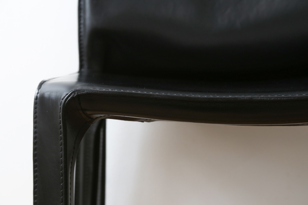 中古　Cassina(カッシーナ)　412　CAB(キャブ)　MARIO BELLINI(マリオベリーニ)　ブラック(黒)　シンプルモダンな空間づくりに活躍するアームレスチェア(ダイニングチェア、椅子、イス)(定価約24万円)(R-077577)