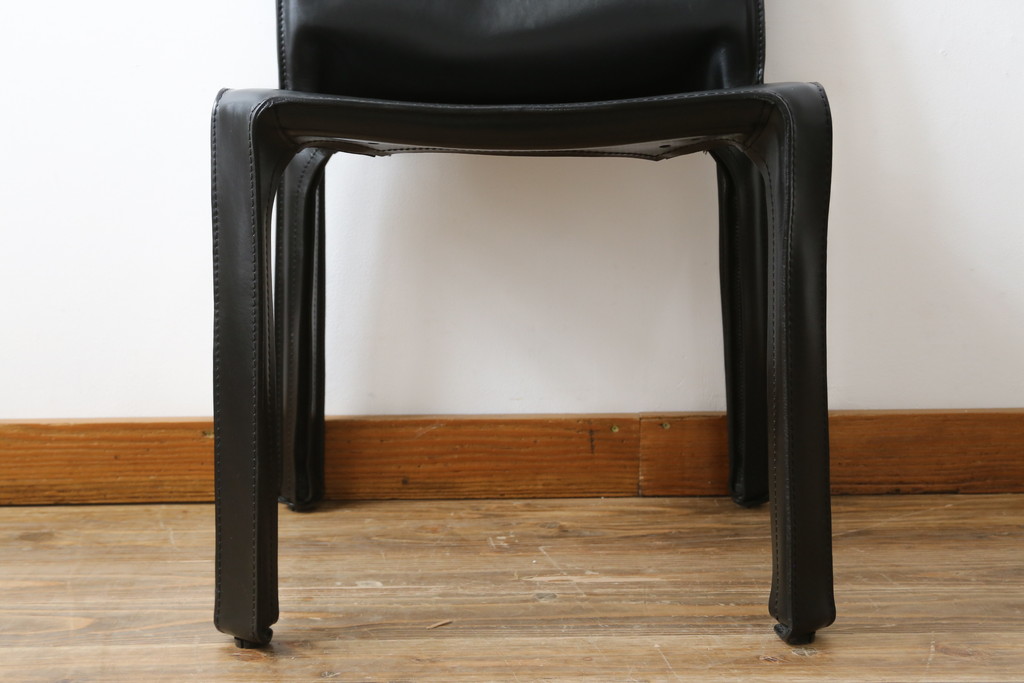 中古　Cassina(カッシーナ)　412　CAB(キャブ)　MARIO BELLINI(マリオベリーニ)　ブラック(黒)　シンプルモダンな空間づくりに活躍するアームレスチェア(ダイニングチェア、椅子、イス)(定価約24万円)(R-077577)