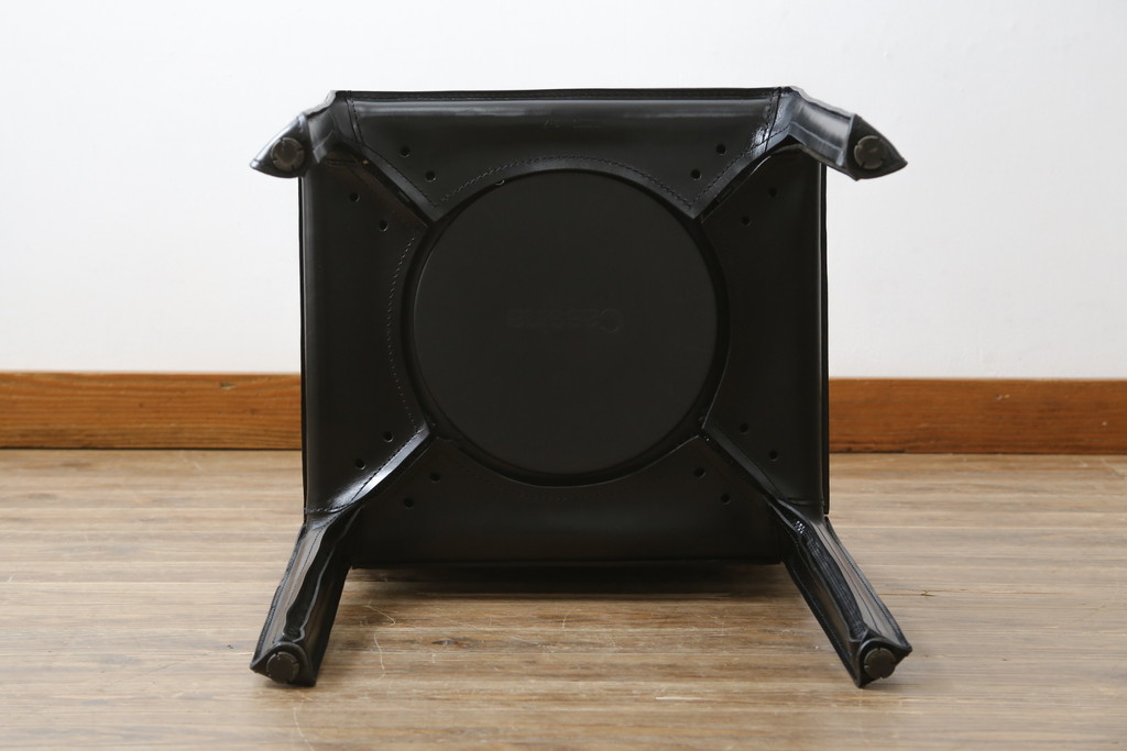 中古　Cassina(カッシーナ)　412　CAB(キャブ)　MARIO BELLINI(マリオベリーニ)　ブラック(黒)　シンプルモダンな空間づくりに活躍するアームレスチェア(ダイニングチェア、椅子、イス)(定価約24万円)(R-077577)