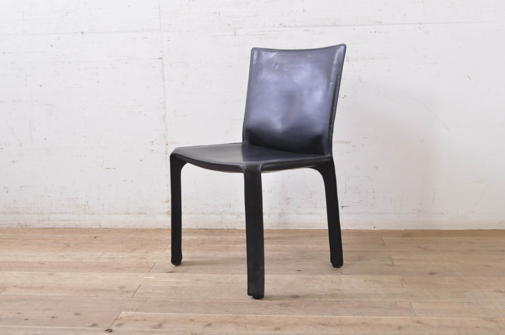 中古　Cassina(カッシーナ)　412　CAB(キャブ)　MARIO BELLINI(マリオベリーニ)　ブラック(黒)　シンプルモダンな空間づくりに活躍するアームレスチェア(ダイニングチェア、椅子、イス)(定価約24万円)(R-079511)