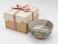 永楽善五郎　乾山写月秋草　4.3寸　美しい絵付けに品格を感じる茶碗(花、植物、風景、金彩、京焼、裏印、抹茶碗、茶道具、茶器、和食器、鵬雲斎書付き、四寸三分、共箱付き)(R-079305)