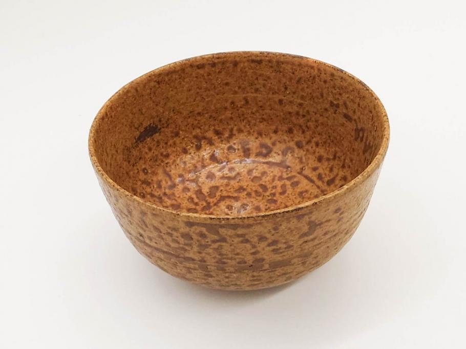 伊藤陶山　いらほ　4.1寸　侘び寂びを感じる茶碗(伊羅保、いらぼ、裏印、抹茶碗、茶道具、茶器、和食器、四寸一分、共箱付き、共布付き)(R-079306)