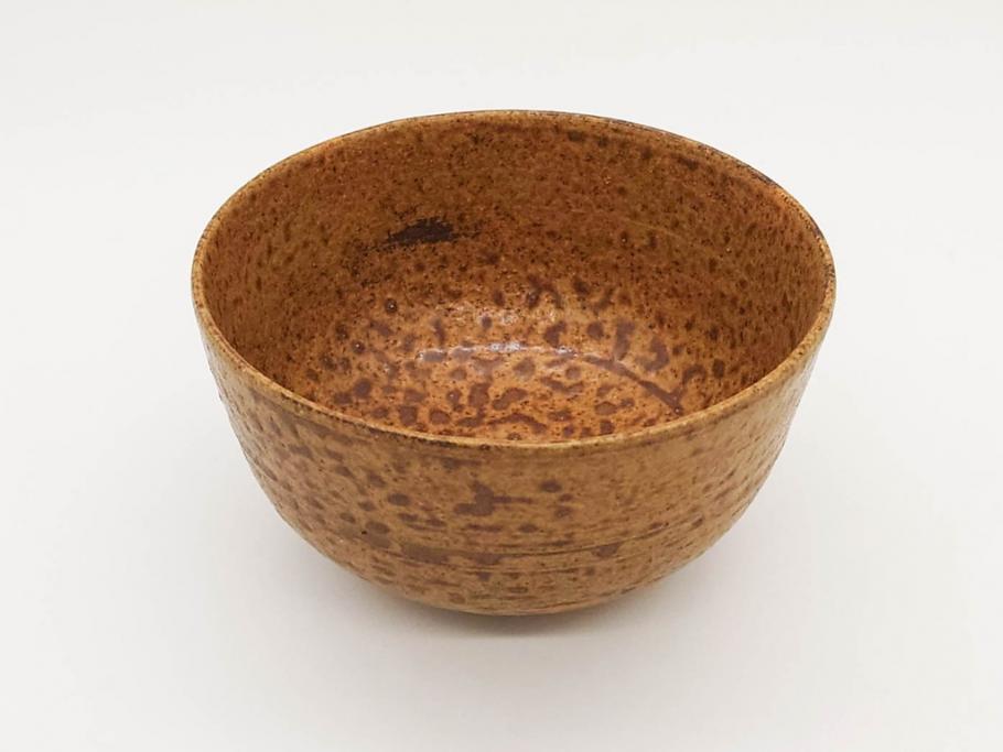 伊藤陶山　いらほ　4.1寸　侘び寂びを感じる茶碗(伊羅保、いらぼ、裏印、抹茶碗、茶道具、茶器、和食器、四寸一分、共箱付き、共布付き)(R-079306)