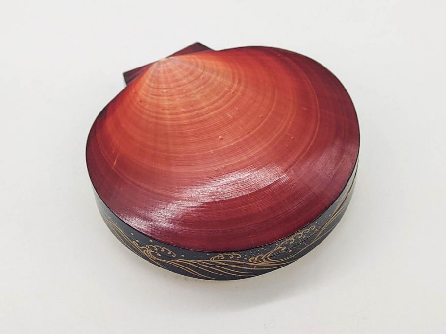 高木玉栄　荒磯　月日貝　上品な蒔絵とデザイン性に心惹かれる香合(シェル、鯛、魚、波紋、香道具、茶道具、蒔絵、木製、漆器、小物入れ、鵬雲斎書付き、共箱付き)(R-079308)