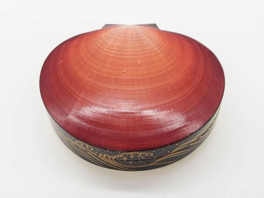 高木玉栄　荒磯　月日貝　上品な蒔絵とデザイン性に心惹かれる香合(シェル、鯛、魚、波紋、香道具、茶道具、蒔絵、木製、漆器、小物入れ、鵬雲斎書付き、共箱付き)(R-079308)
