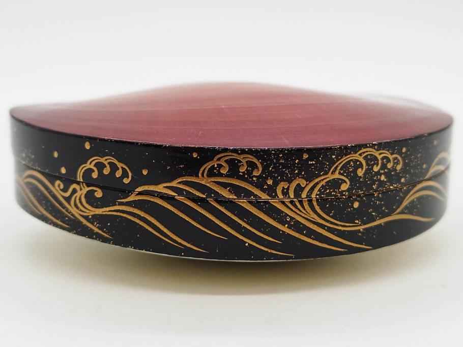 高木玉栄　荒磯　月日貝　上品な蒔絵とデザイン性に心惹かれる香合(シェル、鯛、魚、波紋、香道具、茶道具、蒔絵、木製、漆器、小物入れ、鵬雲斎書付き、共箱付き)(R-079308)