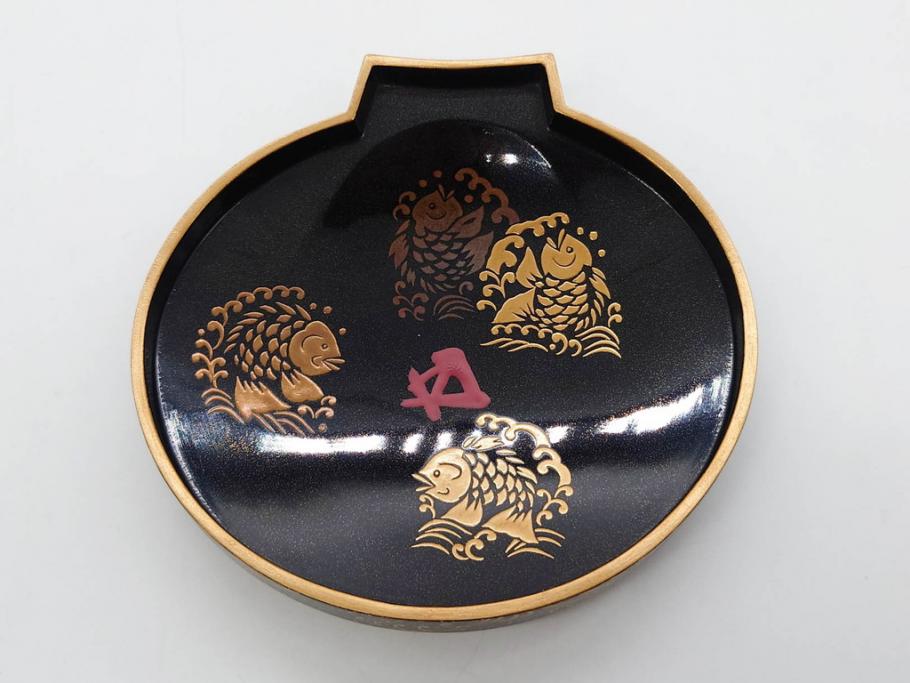 高木玉栄　荒磯　月日貝　上品な蒔絵とデザイン性に心惹かれる香合(シェル、鯛、魚、波紋、香道具、茶道具、蒔絵、木製、漆器、小物入れ、鵬雲斎書付き、共箱付き)(R-079308)