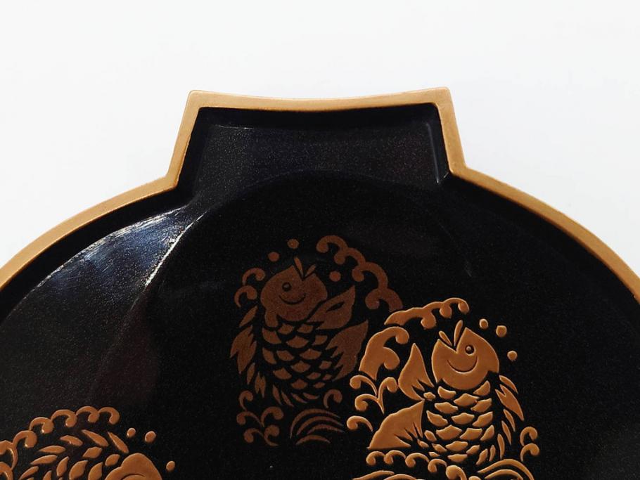高木玉栄　荒磯　月日貝　上品な蒔絵とデザイン性に心惹かれる香合(シェル、鯛、魚、波紋、香道具、茶道具、蒔絵、木製、漆器、小物入れ、鵬雲斎書付き、共箱付き)(R-079308)