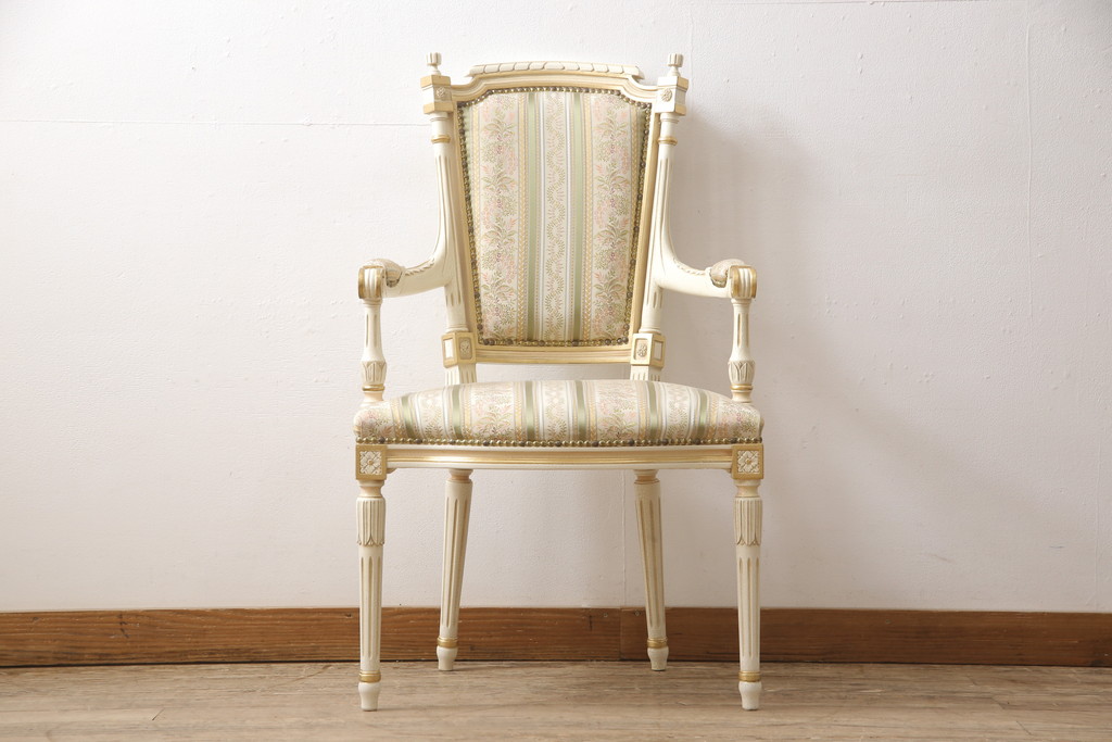 中古　美品　イタリア高級家具　ロココ調　Mario Colciago&Figli(マリオ・コルチャゴ)　品のある佇まいが目を引くアームチェア(ダイニングチェア、椅子)(R-055327)