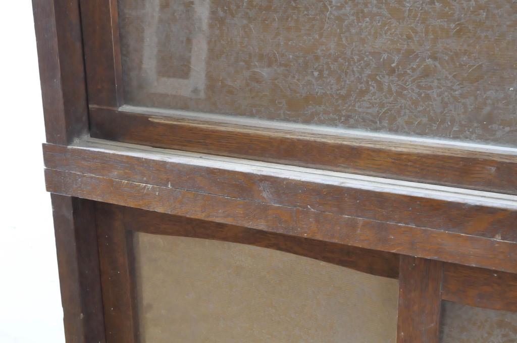 和製アンティーク　古いナラ材の風合いが魅力の結霜ガラス入り食器棚(キャビネット、収納棚、重ね戸棚)(R-065787)