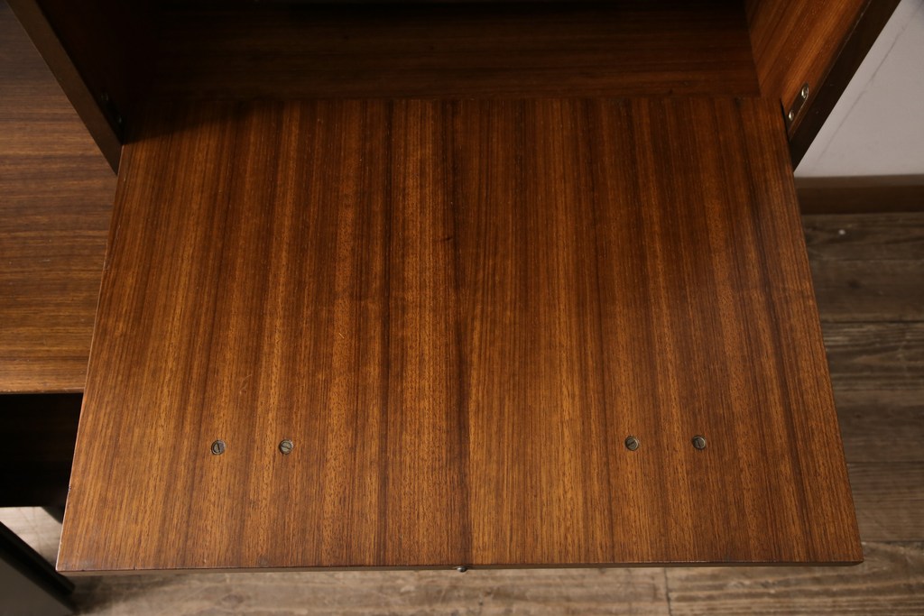 ヴィンテージ家具　イギリスビンテージ　G-PLAN(ジープラン)　BBシリーズ　黒と木の色合いが格好良いルームディバイダー(飾り棚、間仕切り)(R-050990)