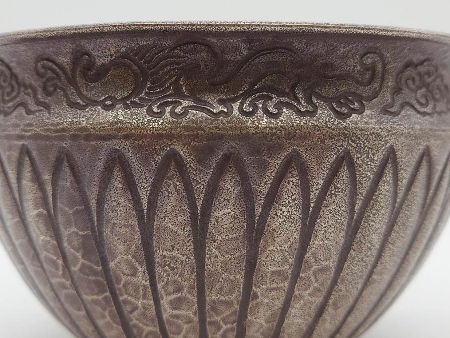 中川浄益　雲龍菊形　純銀　重量 約297g　細かなデザインが上品な建水(シルバー、茶道具、こぼし、水翻、南鐐、菊彫、花押、鵬雲斎書付き、共箱付き)(R-079311)