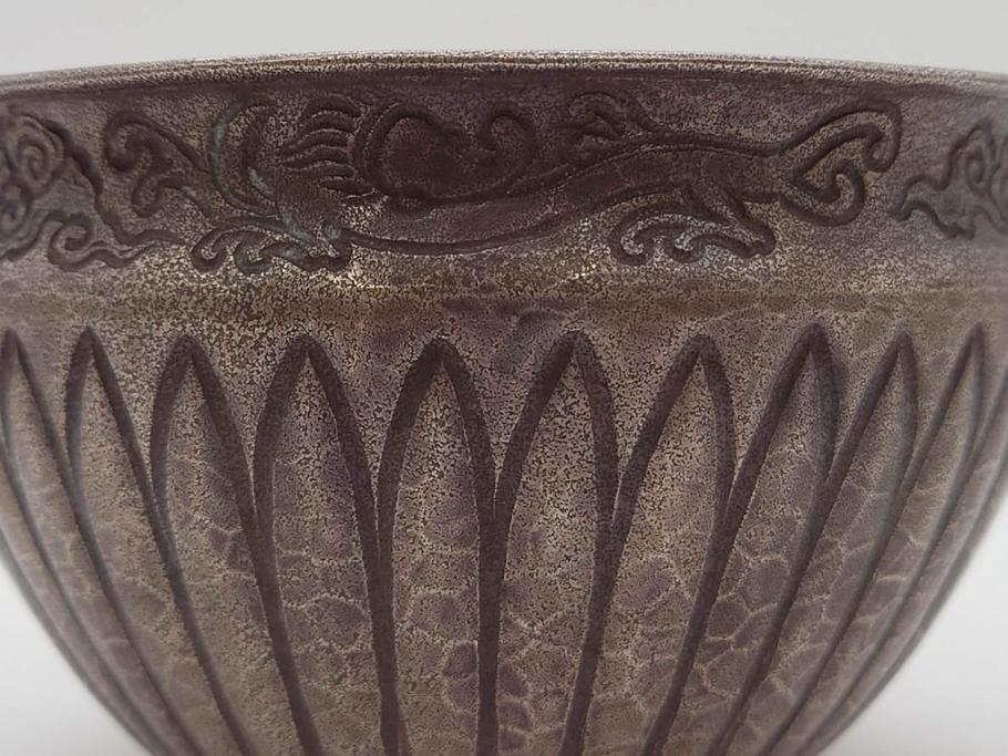 中川浄益　雲龍菊形　純銀　重量 約297g　細かなデザインが上品な建水(シルバー、茶道具、こぼし、水翻、南鐐、菊彫、花押、鵬雲斎書付き、共箱付き)(R-079311)