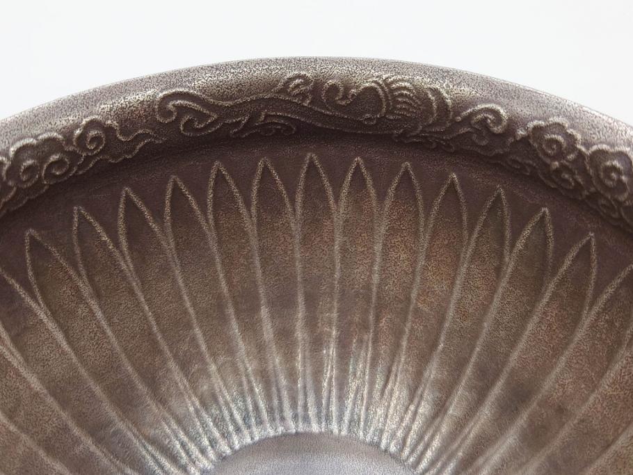中川浄益　雲龍菊形　純銀　重量 約297g　細かなデザインが上品な建水(シルバー、茶道具、こぼし、水翻、南鐐、菊彫、花押、鵬雲斎書付き、共箱付き)(R-079311)